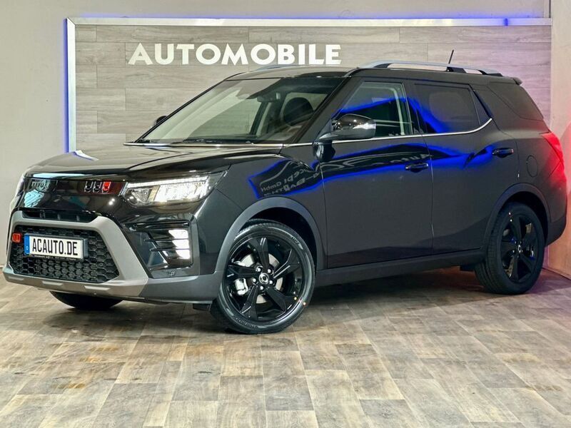 Space black Neu 2024 Ssangyong Tivoli SUV | 27.190 € (Teuer) - Bild 1/4