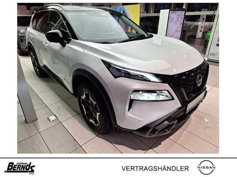 Pearl white perleffekt/kontrastfarbe diamond black (metallic) Gebraucht 2024 Nissan X-Trail SUV | 35.595 € (Guter Preis) - Bild 1/4