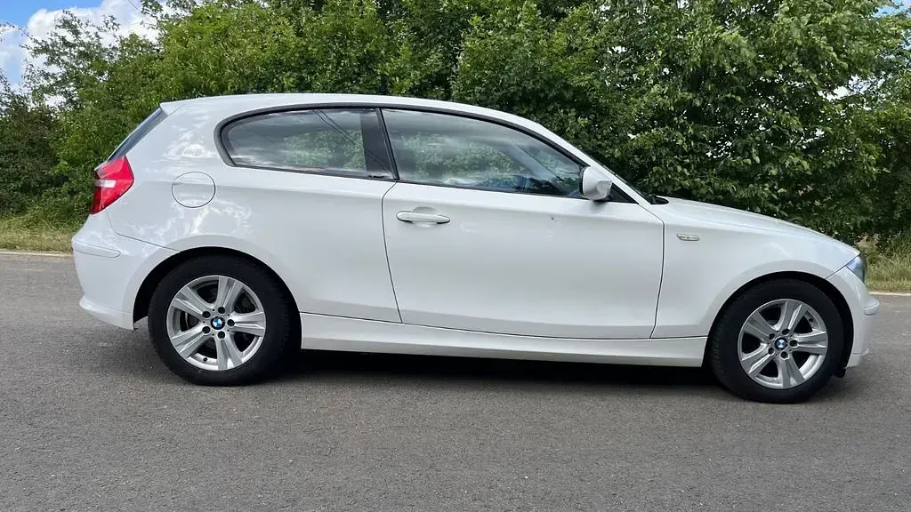 Gebraucht BMW 118 143 PS (105 kW) 2012 Weiß Kleinwagen