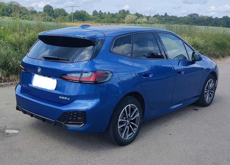 Gebraucht BMW 225 M Sport 245 PS (180 kW) 2022 Blau Van / Kleinbus