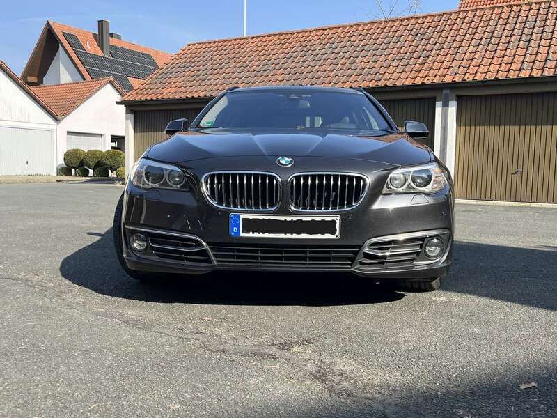 Schwarz Gebraucht 2014 BMW 530 Luxury Line Kombi | 12.499 € (Superpreis) - Bild 1/4