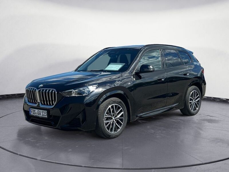 Black sapphire metallic Gebraucht 2024 BMW X1 M Sport SUV | 41.930 € (Teuer) - Bild 1/4