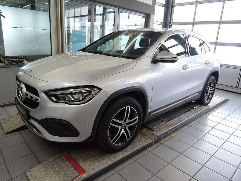 Gebraucht Mercedes GLA220 Progressive 190 PS (139 kW) 2021 Iridiumsilber metallic SUV