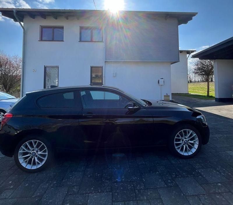 Gebraucht BMW 114 102 PS (75 kW) 2012 Schwarz Kleinwagen