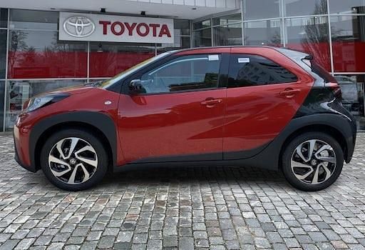 Neu Toyota Aygo X Comfort 72 PS (52 kW) 2025 Rot SUV