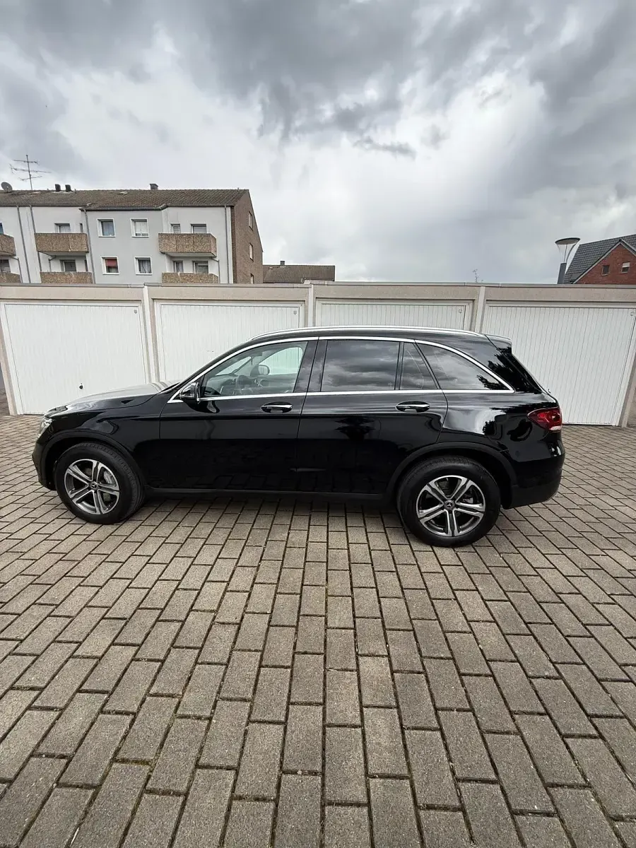 Gebraucht Mercedes GLC220 194 PS (142 kW) 2019 Schwarz SUV
