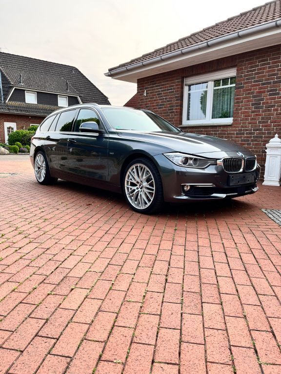 Grau Gebraucht 2013 BMW 330 Luxury Line Kombi | 16.200 € (Etwas zu teuer) - Bild 1/4