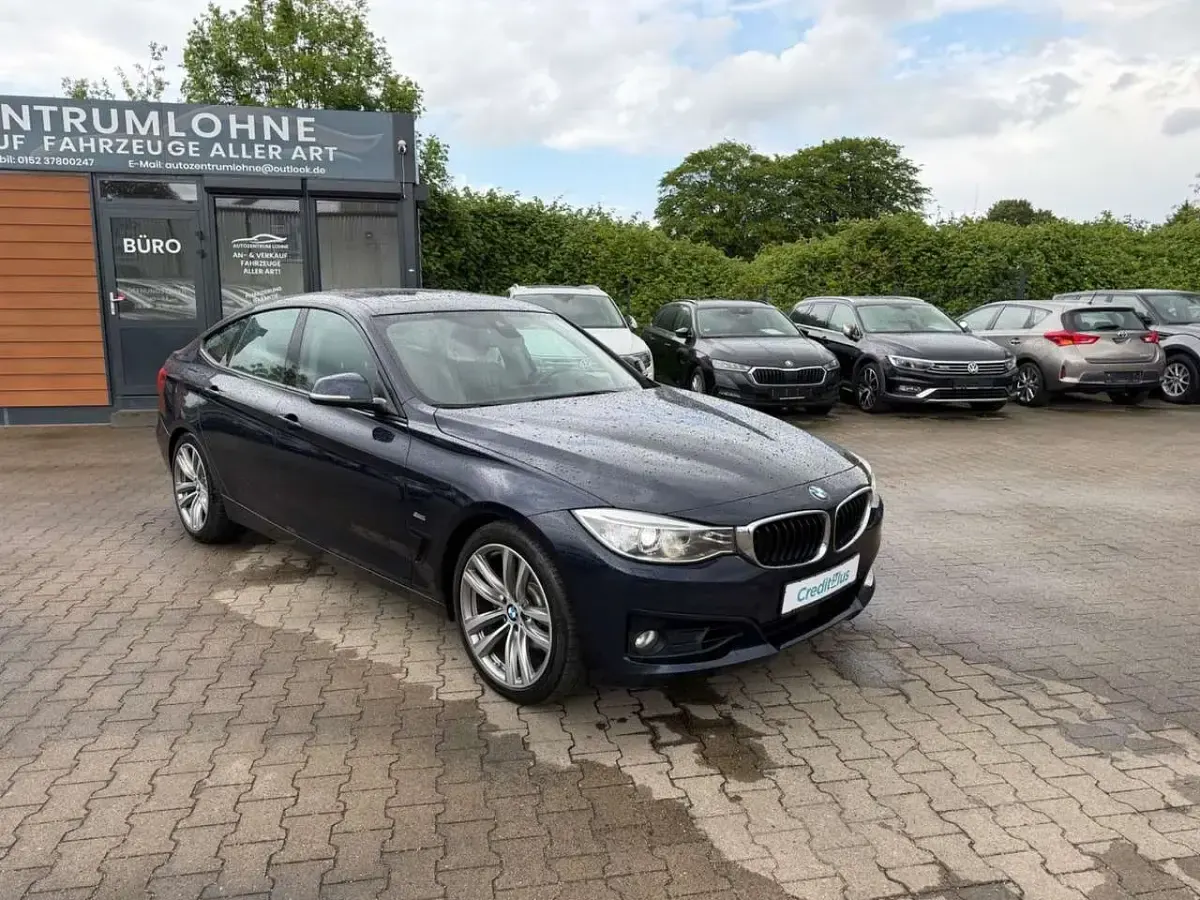 Gebraucht BMW 330 258 PS (189 kW) 2015 Imperialblau Limousine