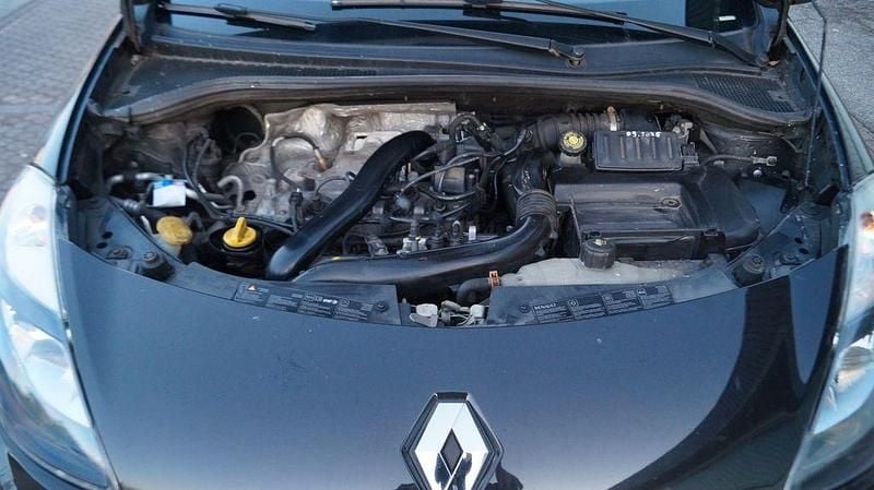 Gebraucht Renault Clio III 103 PS (75 kW) 2011 Schwarz Limousine