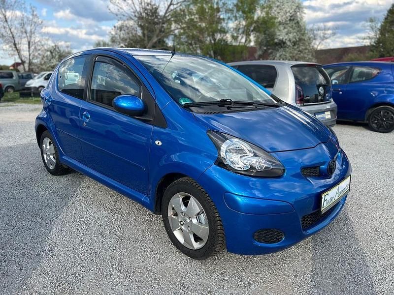 Gebraucht Toyota Aygo 68 PS (50 kW) 2009 Blau Kleinwagen