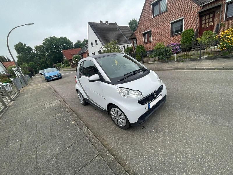Weiß Gebraucht 2015 Smart ForTwo Coupé Pure Coupé | 5.200 € (Guter Preis) - Bild 1/4