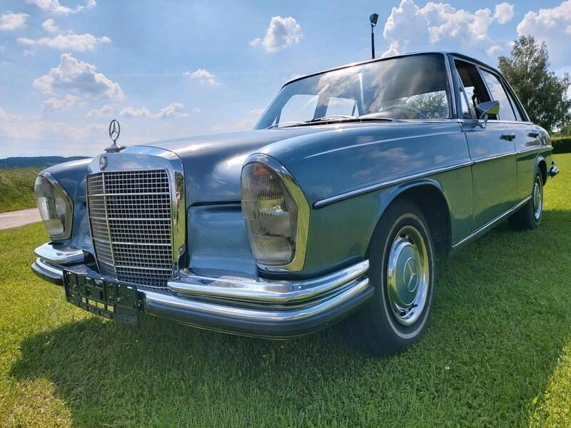 Blau Gebraucht 1967 Mercedes S250 Limousine | 17.499 € - Bild 1/4