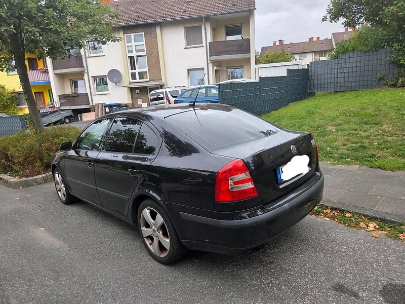 Schwarz Gebraucht 2006 Skoda Octavia Limousine | 2.500 € (Fairer Preis) - Bild 1/4