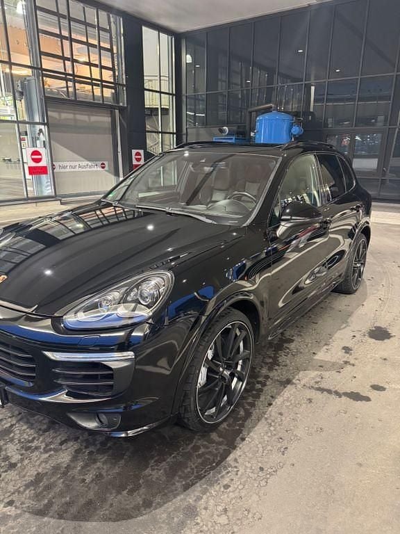 Schwarz Gebraucht 2017 Porsche Cayenne S Platinum Edition SUV | 33.500 € (Fairer Preis) - Bild 1/4
