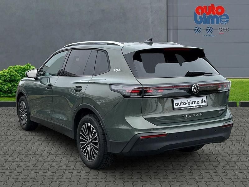 Gebraucht VW Tiguan Goal 150 PS (110 kW) 2025 Grün SUV