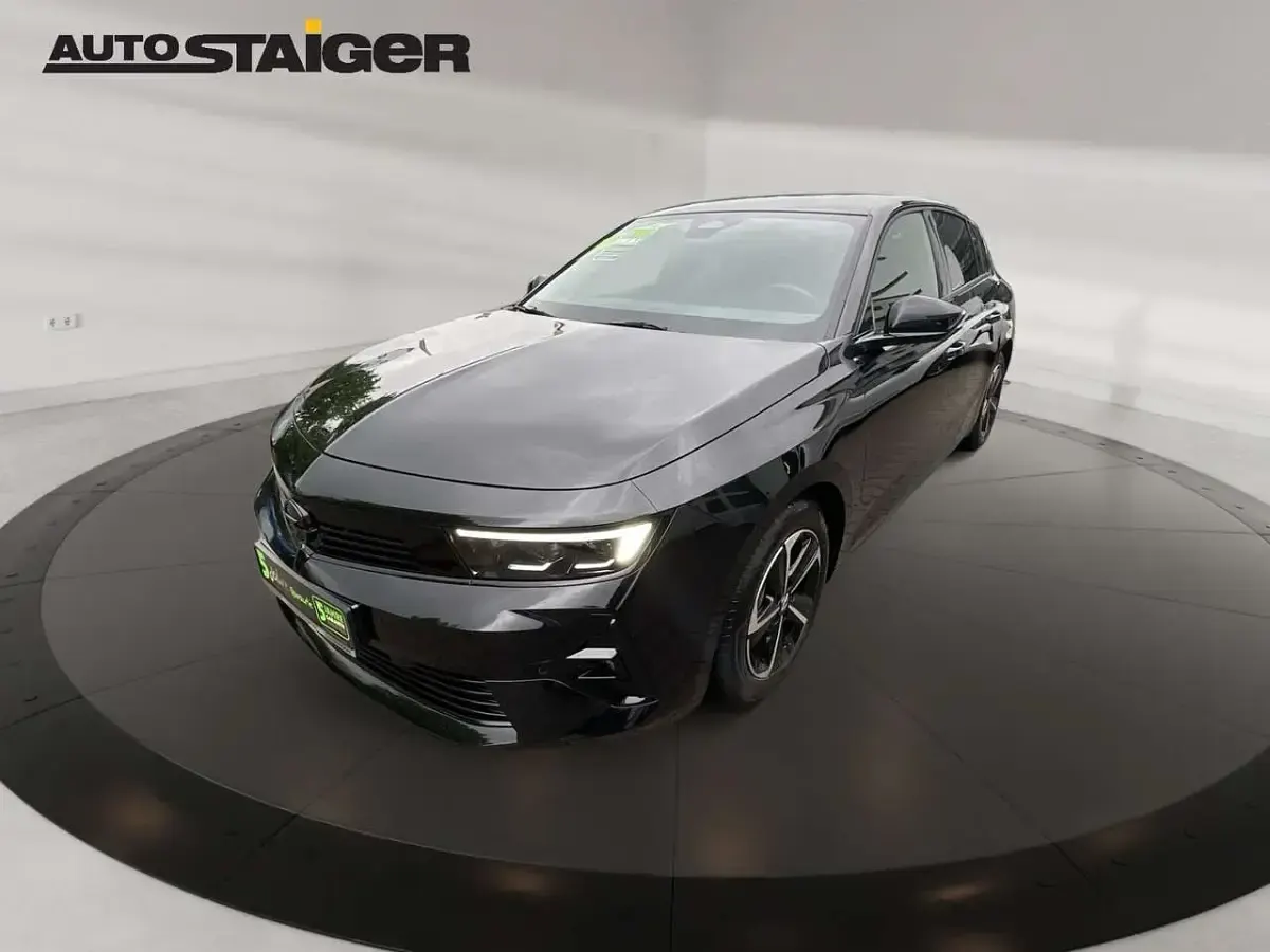 Używany Opel Astra 131 KM (96 kW) 2024 Czarny Hatchback