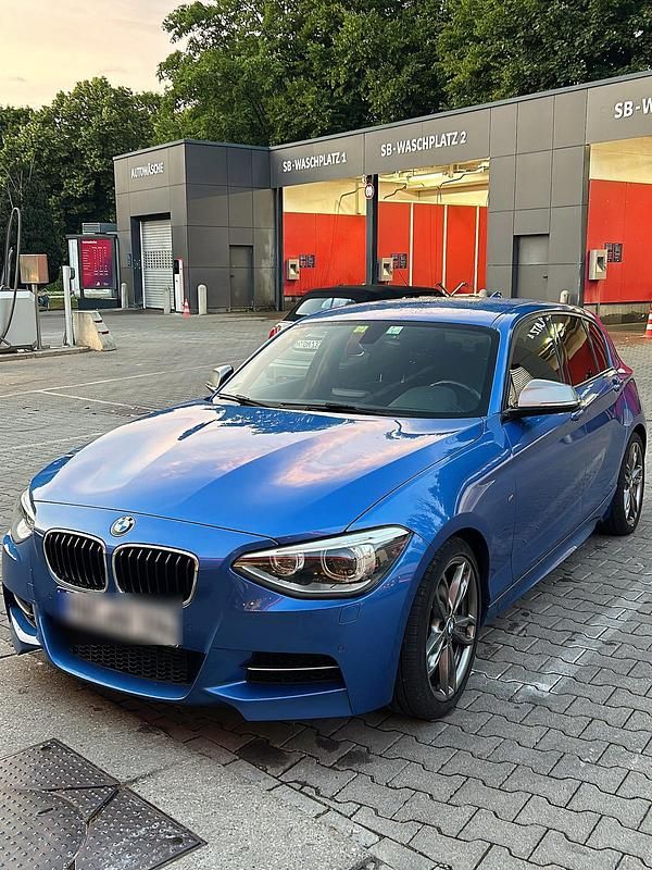 Blau Gebraucht 2014 BMW M135 M Sport Kleinwagen | 16.000 € (Fairer Preis) - Bild 1/4