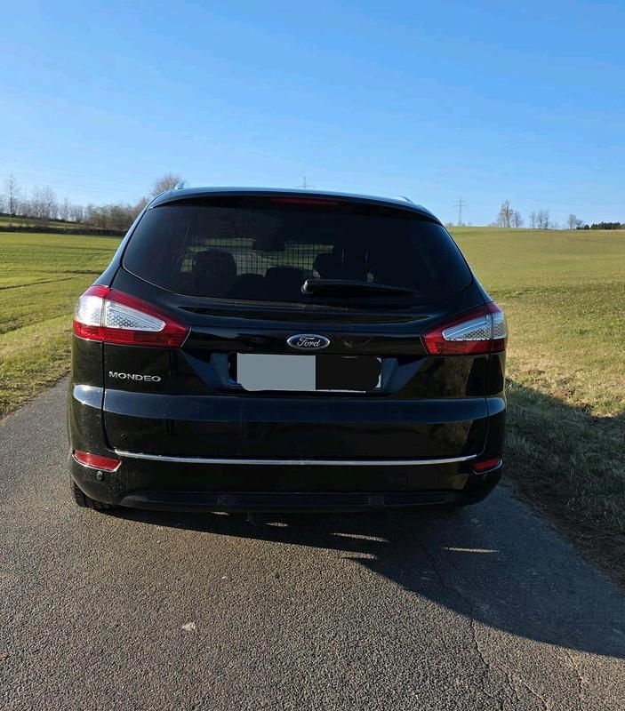 Gebraucht Ford Mondeo 140 PS (102 kW) 2014 Schwarz Kombi