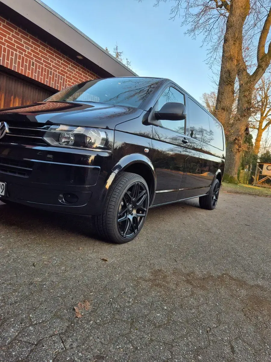 Gebraucht VW Multivan 180 PS (132 kW) 2013 Schwarz Van / Kleinbus