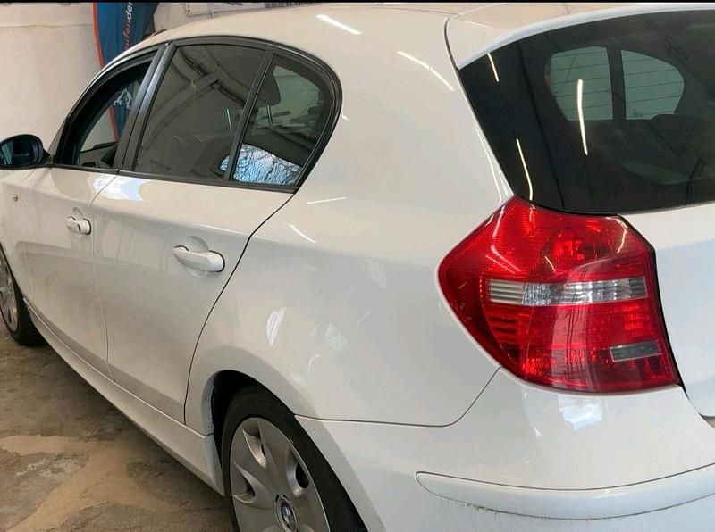 Gebraucht BMW 120 Advantage 143 PS (105 kW) 2009 Weiß Kleinwagen