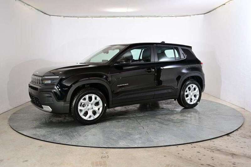 Volcano black Neu 2025 Jeep Avenger Altitude SUV | 26.090 € (Superpreis) - Bild 1/4