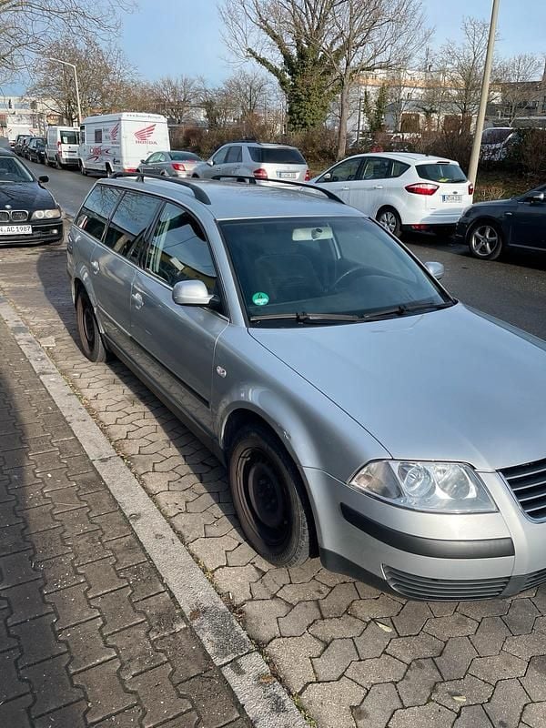 Silber Gebraucht 2003 VW Passat Kombi | 1.200 € (Guter Preis) - Bild 1/4