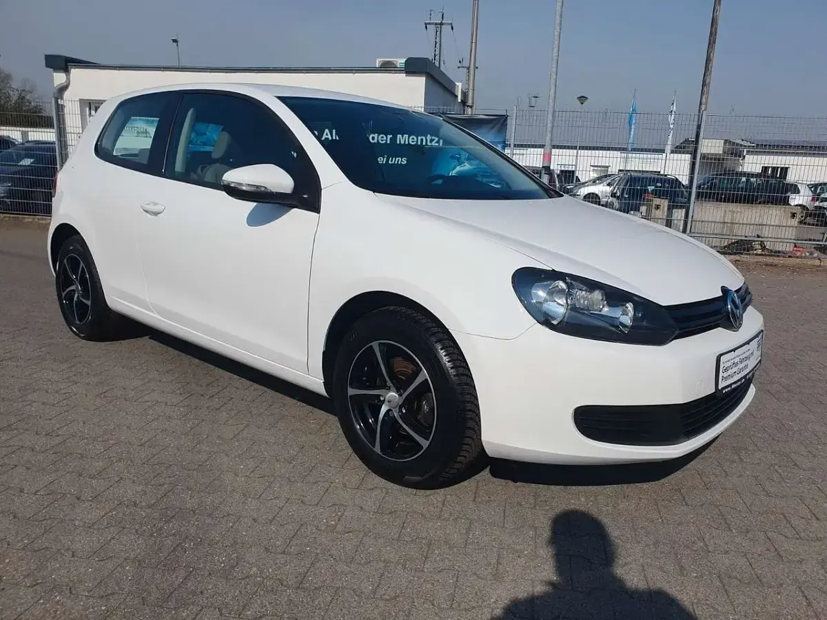 Gebraucht VW Golf VI 80 PS (58 kW) 2010 Weiß Kleinwagen