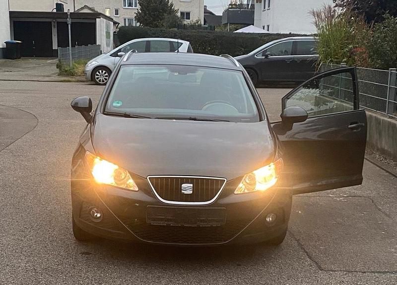 Grau Gebraucht 2011 Seat Ibiza ST Kombi | 4.000 € (Guter Preis) - Bild 1/4