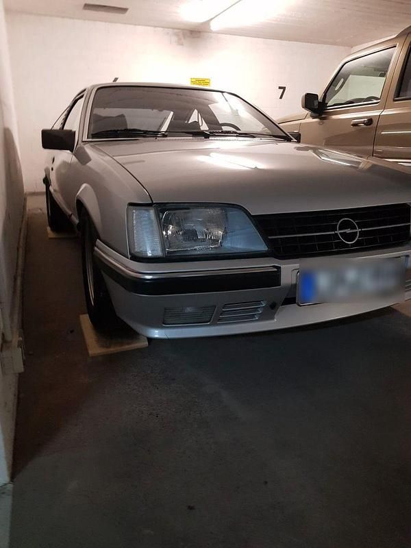 Silber Gebraucht 1983 Opel Senator Coupé | 27.500 € - Bild 1/4