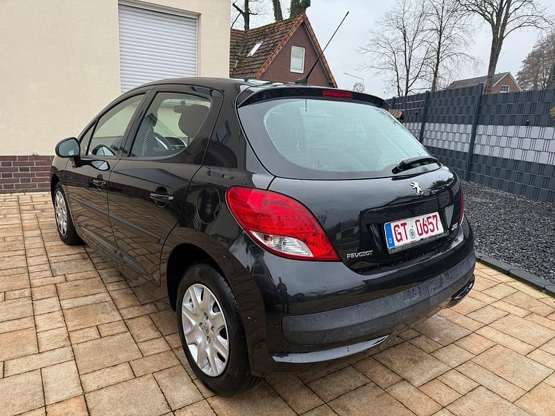 Gebraucht Peugeot 207 Tendance 95 PS (69 kW) 2010 Schwarz Kleinwagen