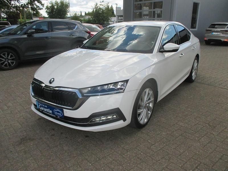 Weiß Gebraucht 2021 Skoda Octavia Style Limousine | 19.900 € (Superpreis) - Bild 1/4