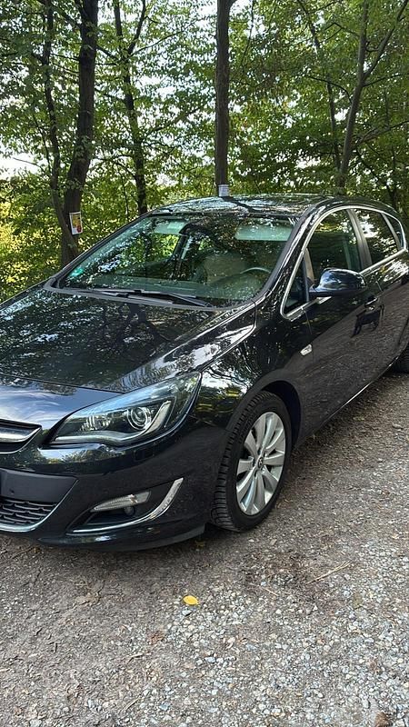 Schwarz Gebraucht 2015 Opel Astra Exklusiv Limousine | 6.499 € (Superpreis) - Bild 1/4