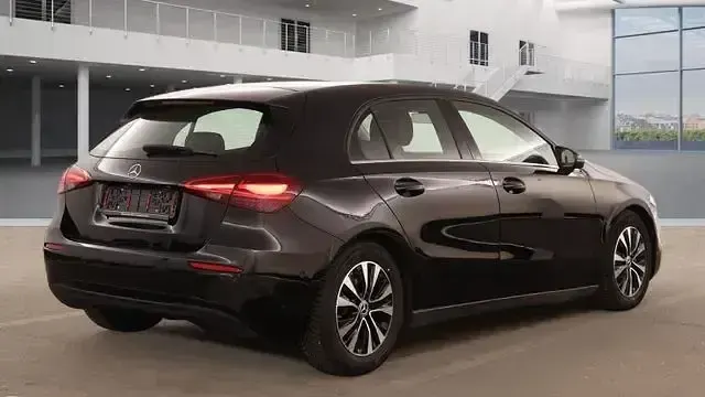 Gebraucht Mercedes A200 150 PS (110 kW) 2025 Nachtschwarz Limousine