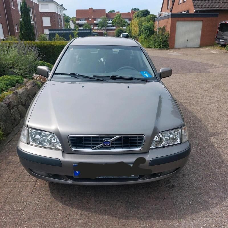 Andere außenfarben Gebraucht 2004 Volvo V40 Kombi | 1.400 € (Fairer Preis) - Bild 1/4