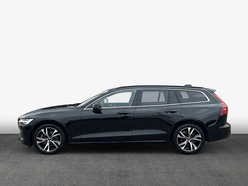 Gebraucht Volvo V60 Core 163 PS (119 kW) 2024 Onyx schwarzmetallic Kombi