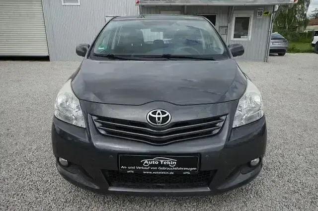 Gebraucht Toyota Verso Edition 147 PS (108 kW) 2010 Grau Van / Kleinbus