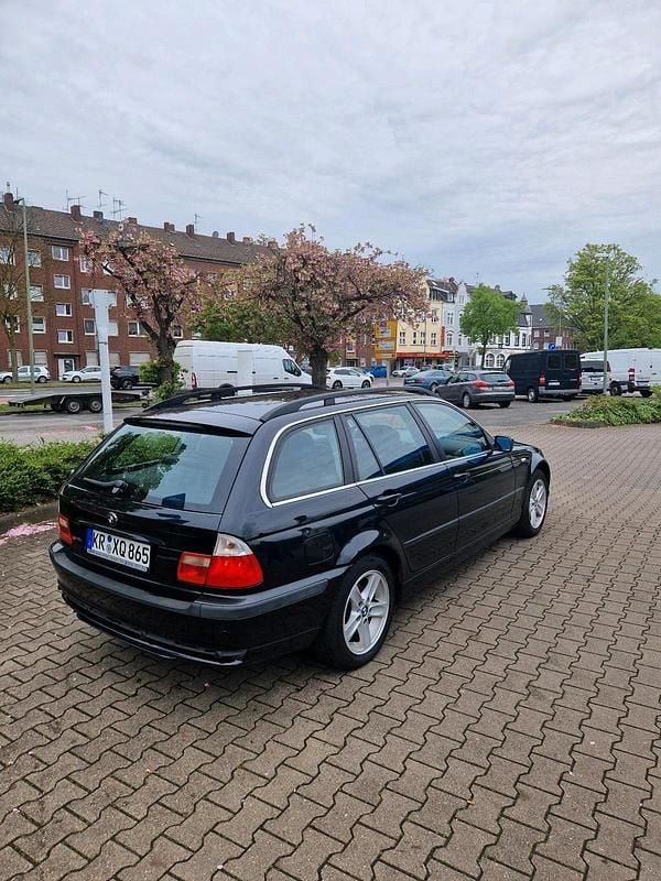 Gebraucht BMW 320 140 PS (102 kW) 2002 Schwarz Kombi