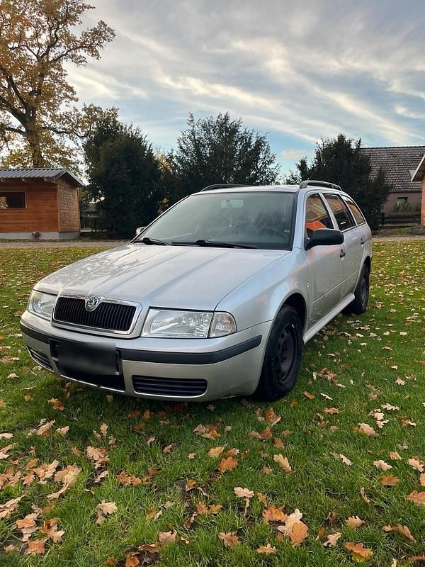 Silber Gebraucht 2003 Skoda Octavia Kombi | 2.000 € (Teuer) - Bild 1/4