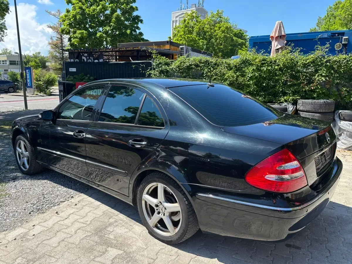 Gebraucht Mercedes E320 Elegance 224 PS (164 kW) 2003 Schwarz Limousine