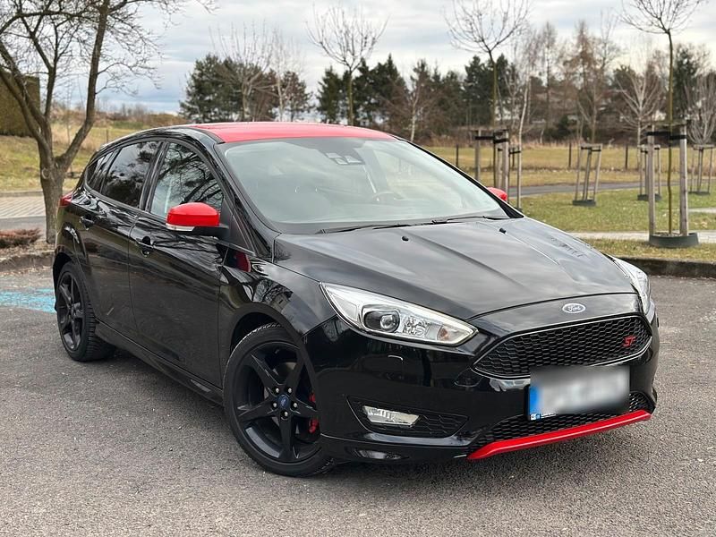 Gebraucht Ford Focus ST-Line 150 PS (110 kW) 2015 Schwarz Kleinwagen