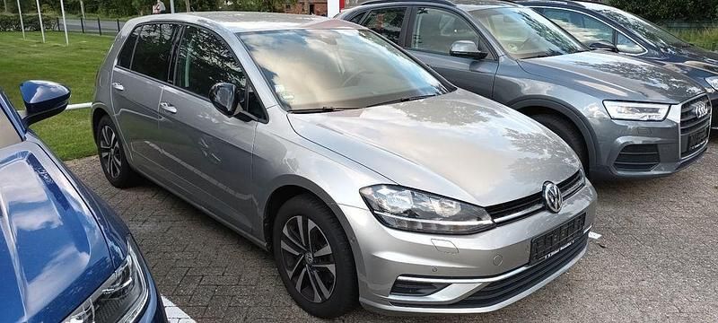 Silber Gebraucht 2019 VW Golf VII IQ Drive Limousine | 17.750 € (Fairer Preis) - Bild 1/4