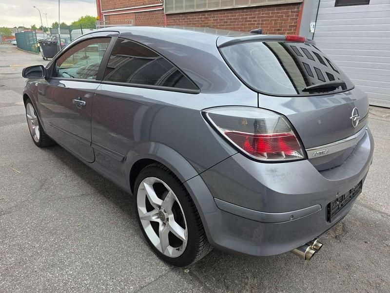 Gebraucht Opel Astra GTC Sport 140 PS (102 kW) 2007 Grau Kleinwagen