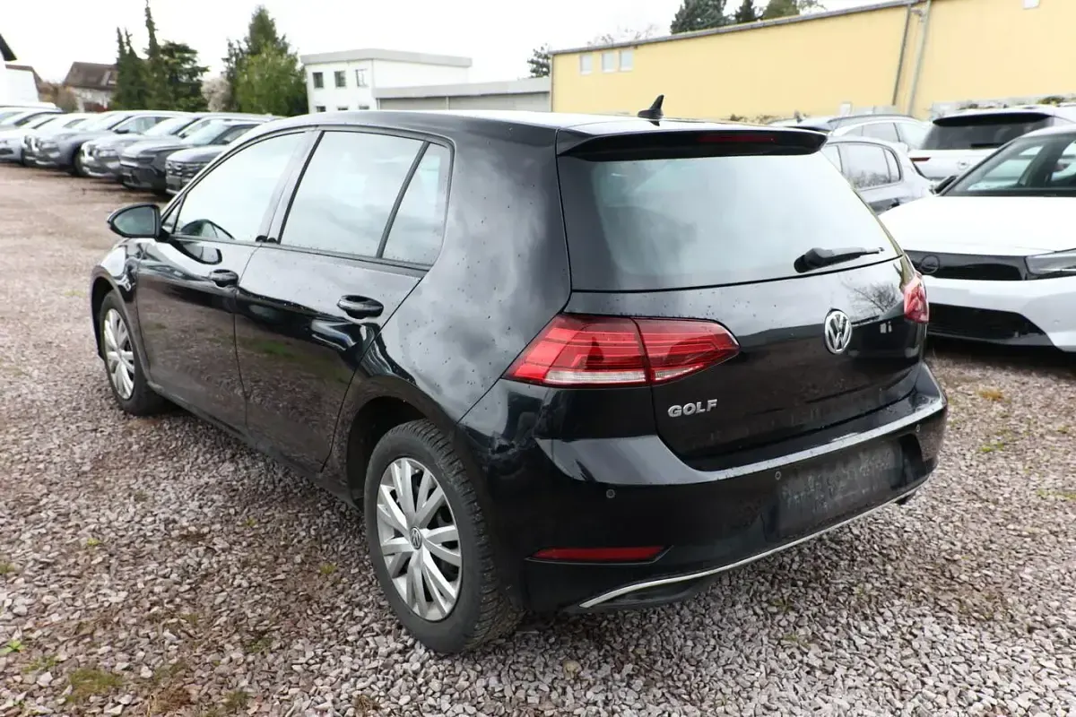 Gebraucht VW Golf VII Join 116 PS (85 kW) 2019 Deep black perleffekt Limousine