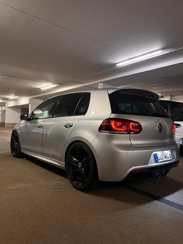 Silber Gebraucht 2011 VW Golf VI R Kleinwagen | 6.500 € - Bild 1/4