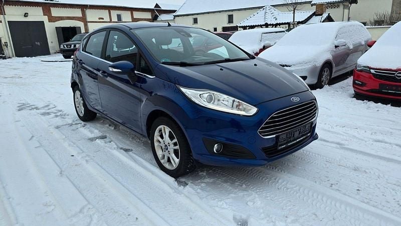Blau Gebraucht 2016 Ford Fiesta Titanium Kleinwagen | 5.000 € (Guter Preis) - Bild 1/4