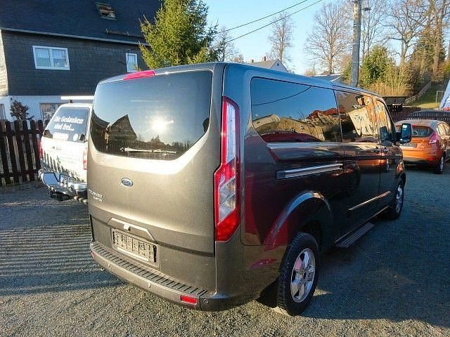 Gebraucht Ford Tourneo Titanium 131 PS (96 kW) 2017 Magneticgrau (metallic) Van / Kleinbus