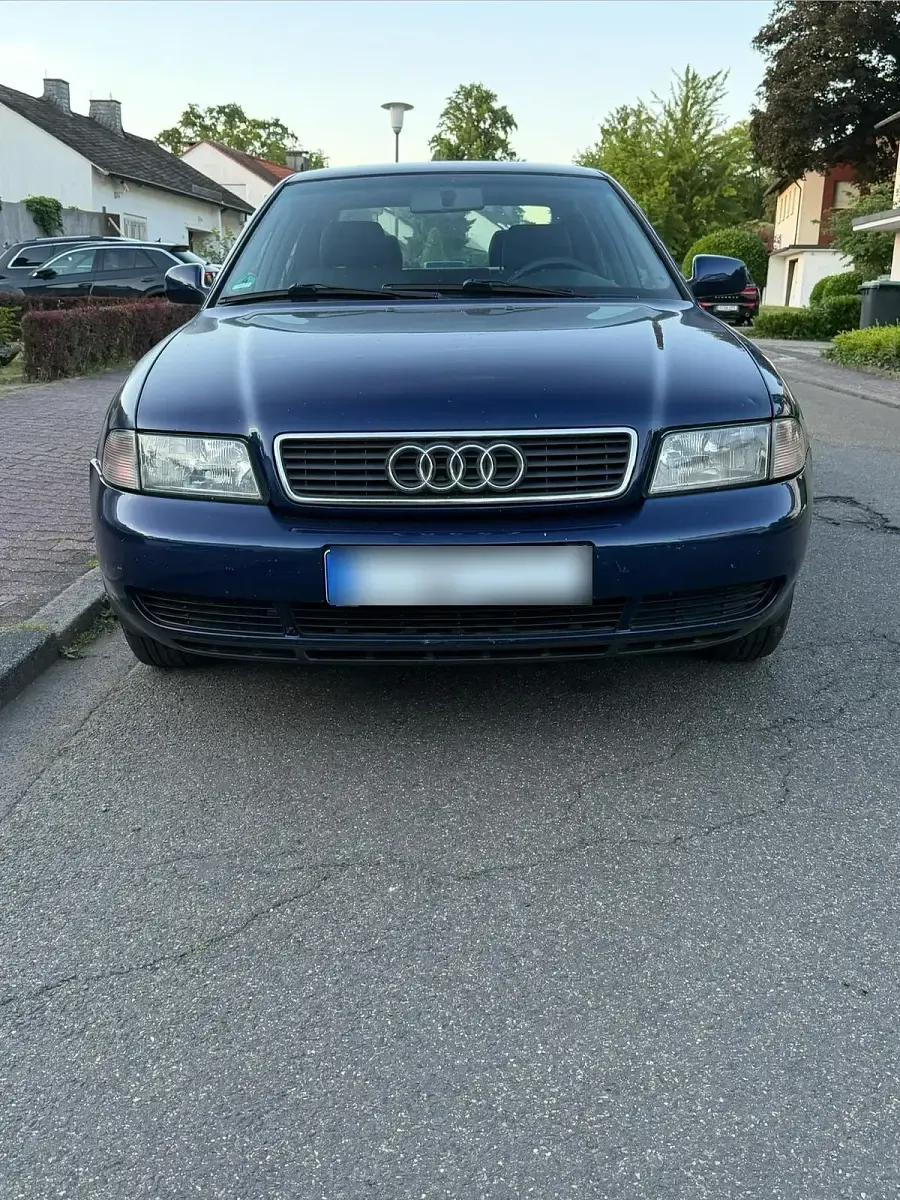 Gebraucht Audi A4 Basis 101 PS (74 kW) 1998 Blau Limousine