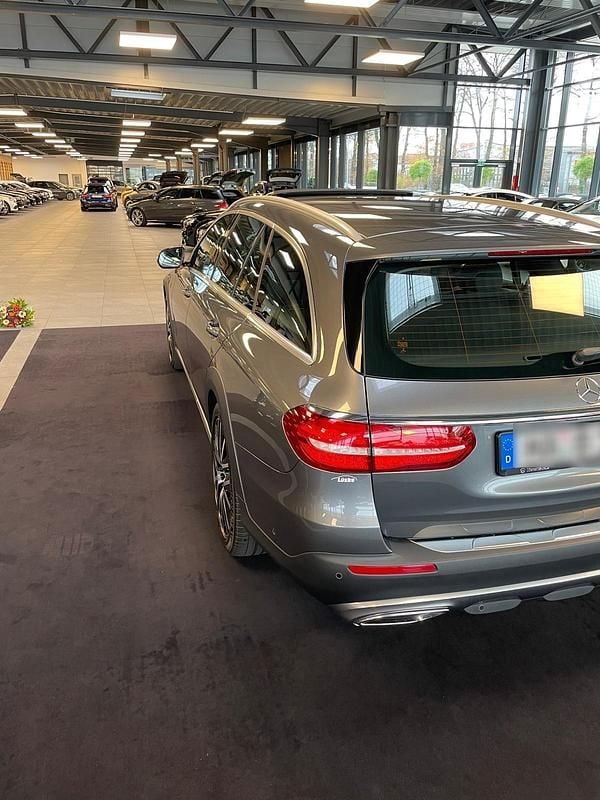 Gebraucht Mercedes E220 All-Terrain 194 PS (142 kW) 2019 Grau Kombi