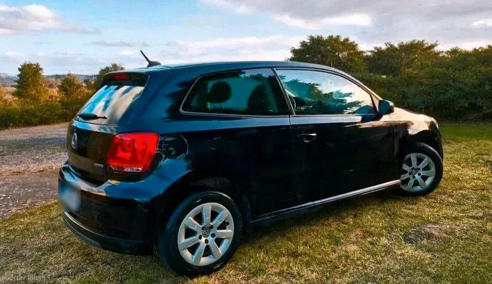 Gebraucht VW Polo 75 PS (55 kW) 2013 Schwarz Kleinwagen