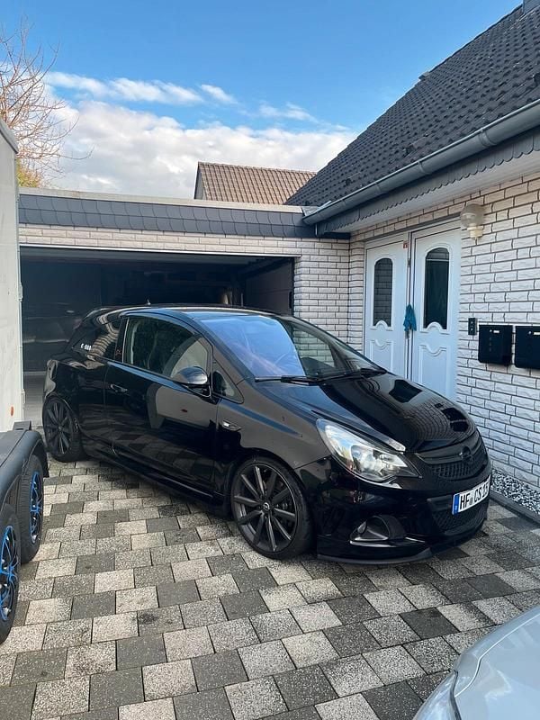 Schwarz Gebraucht 2011 Opel Corsa Edition Coupé | 15.000 € - Bild 1/4